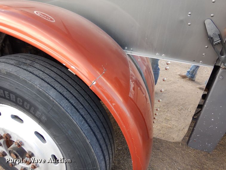 image for item DN6279 1991 Peterbilt 379  semi truck