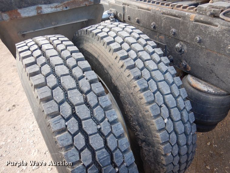 image for item DN6279 1991 Peterbilt 379  semi truck