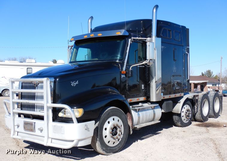 image for item DN6289 2006 International 9400i  semi truck