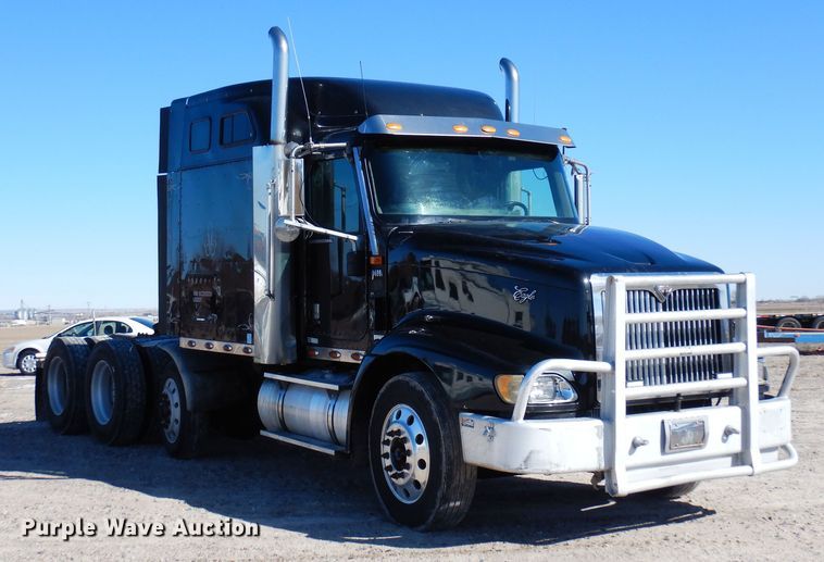 image for item DN6289 2006 International 9400i  semi truck