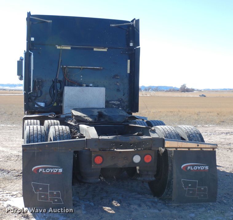 image for item DN6289 2006 International 9400i  semi truck