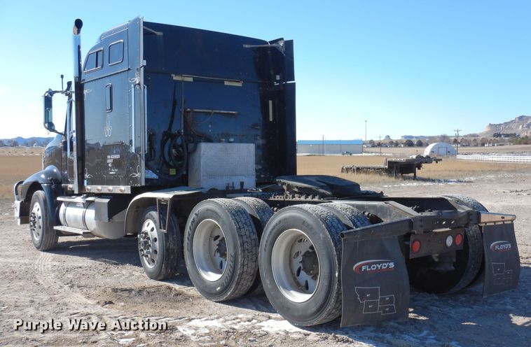 image for item DN6289 2006 International 9400i  semi truck