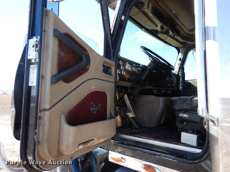 image for item DN6289 2006 International 9400i  semi truck