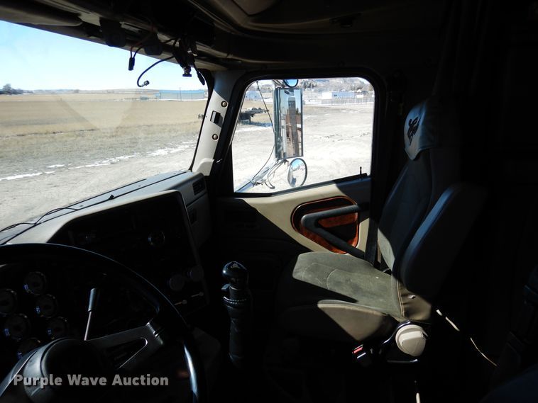 image for item DN6289 2006 International 9400i  semi truck