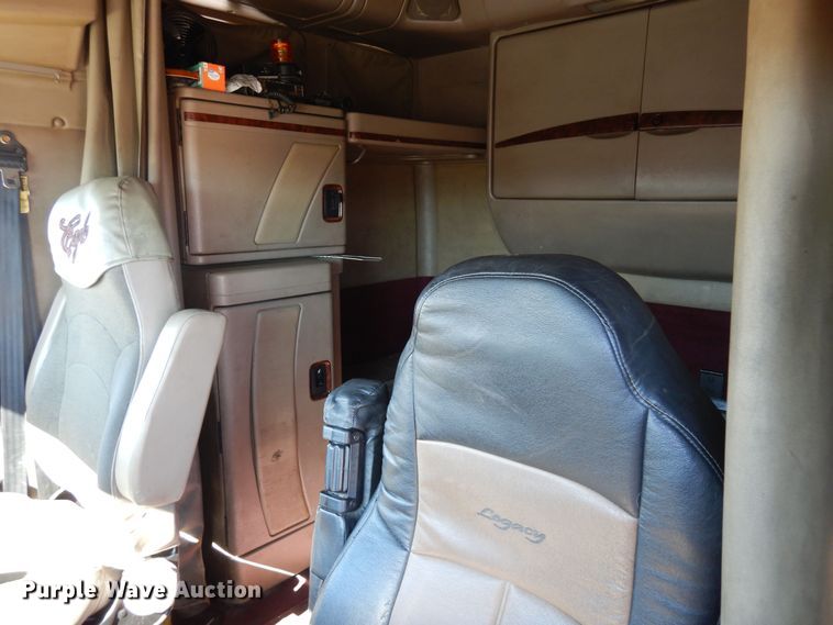 image for item DN6289 2006 International 9400i  semi truck