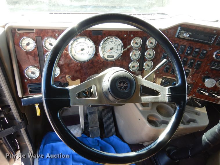 image for item DN6289 2006 International 9400i  semi truck