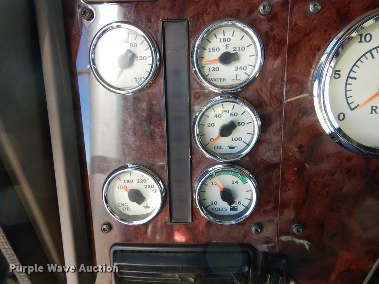 image for item DN6289 2006 International 9400i  semi truck