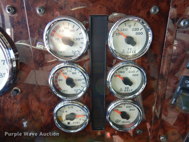 image for item DN6289 2006 International 9400i  semi truck