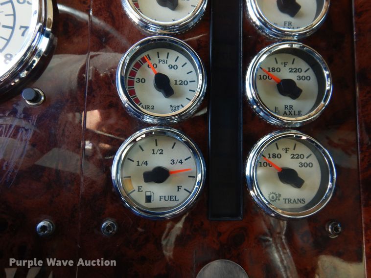 image for item DN6289 2006 International 9400i  semi truck