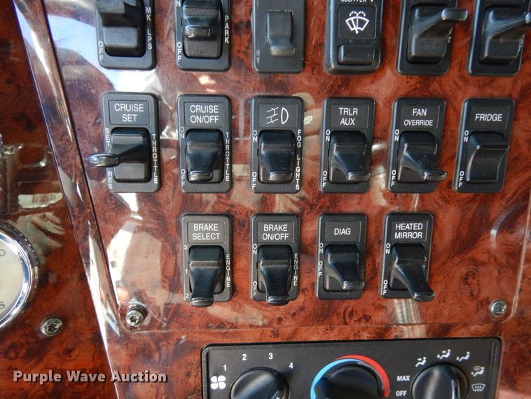 image for item DN6289 2006 International 9400i  semi truck