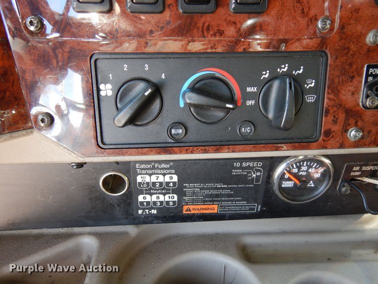 image for item DN6289 2006 International 9400i  semi truck