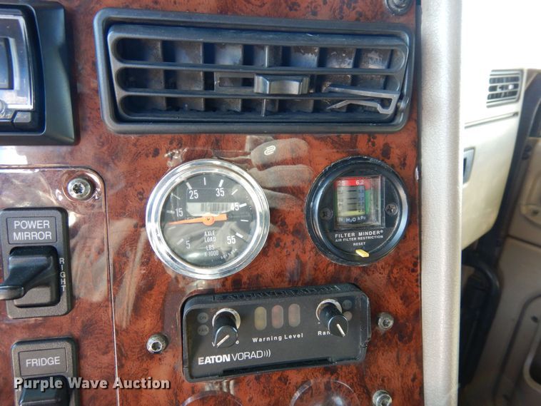 image for item DN6289 2006 International 9400i  semi truck