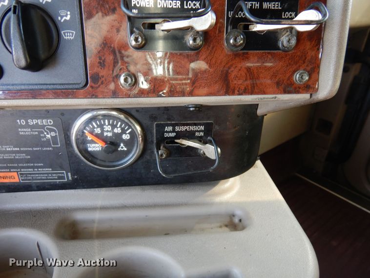 image for item DN6289 2006 International 9400i  semi truck