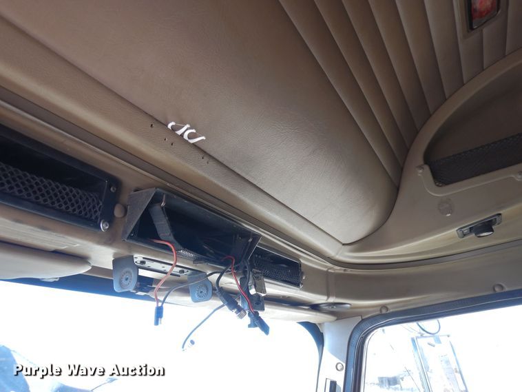 image for item DN6289 2006 International 9400i  semi truck