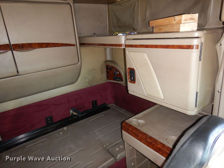 image for item DN6289 2006 International 9400i  semi truck