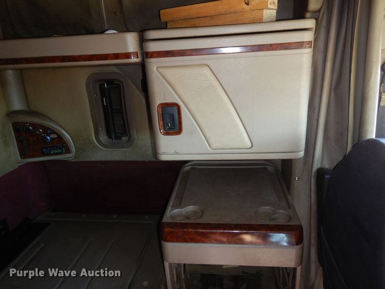 image for item DN6289 2006 International 9400i  semi truck