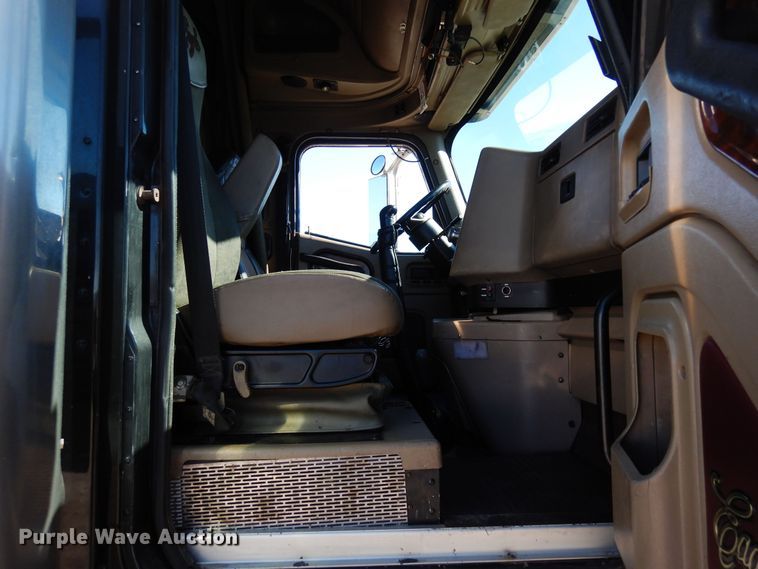 image for item DN6289 2006 International 9400i  semi truck