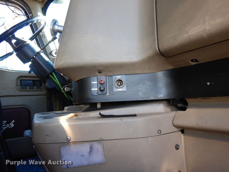 image for item DN6289 2006 International 9400i  semi truck