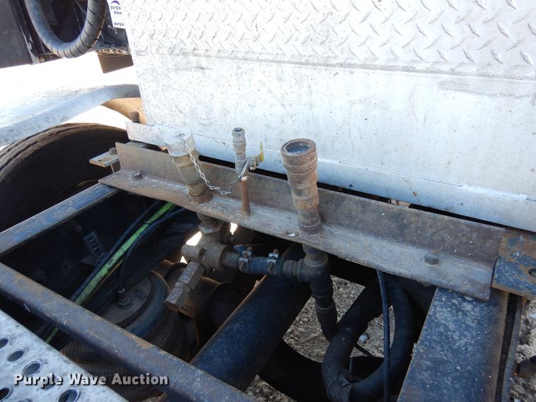 image for item DN6289 2006 International 9400i  semi truck