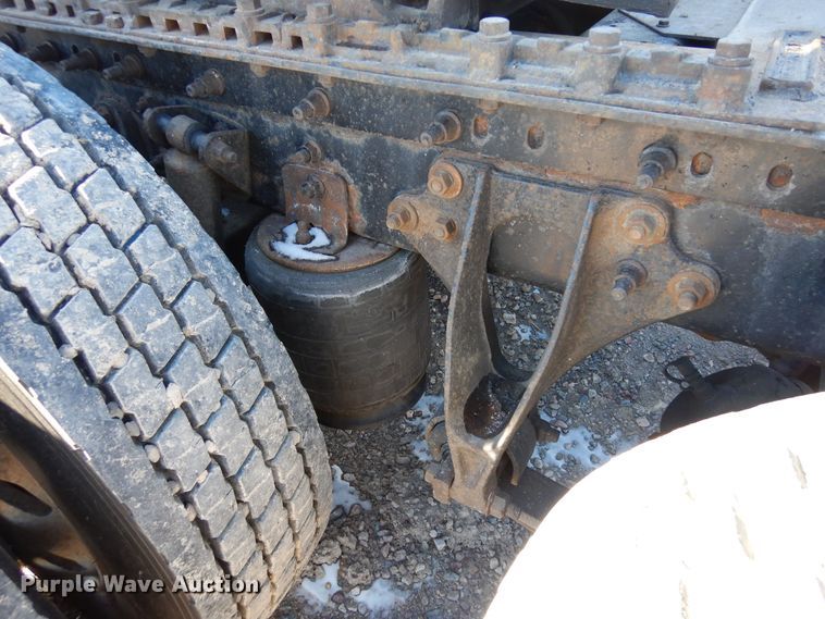 image for item DN6289 2006 International 9400i  semi truck