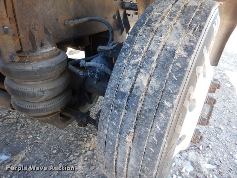 image for item DN6289 2006 International 9400i  semi truck