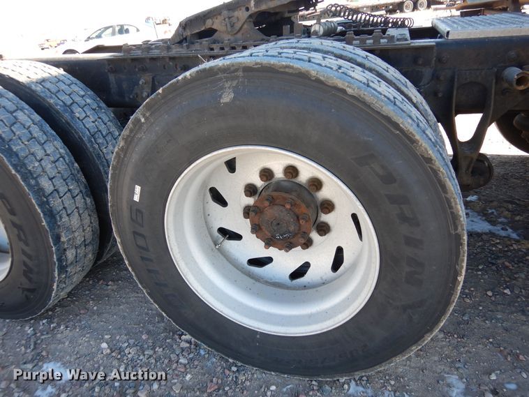 image for item DN6289 2006 International 9400i  semi truck