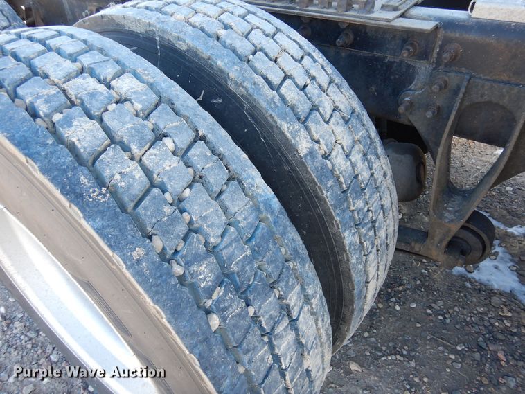 image for item DN6289 2006 International 9400i  semi truck