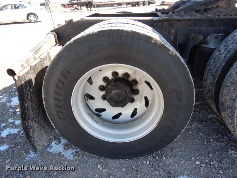 image for item DN6289 2006 International 9400i  semi truck