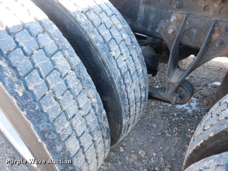 image for item DN6289 2006 International 9400i  semi truck