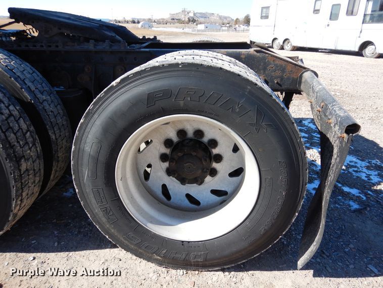 image for item DN6289 2006 International 9400i  semi truck