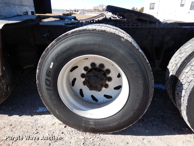 image for item DN6289 2006 International 9400i  semi truck