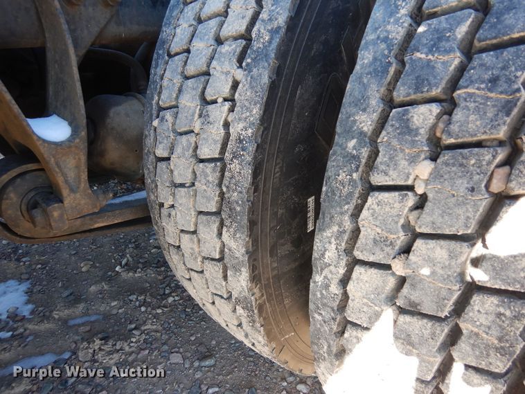 image for item DN6289 2006 International 9400i  semi truck