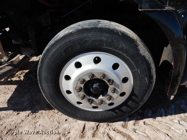 image for item DN6289 2006 International 9400i  semi truck