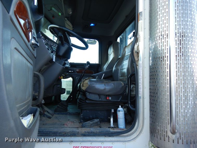 image for item DN6302 2010 Peterbilt  389 winch truck