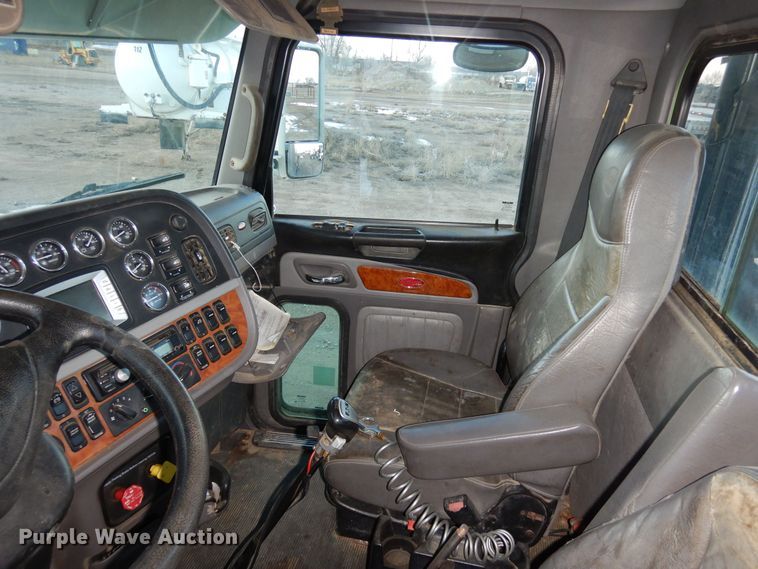 image for item DN6302 2010 Peterbilt  389 winch truck