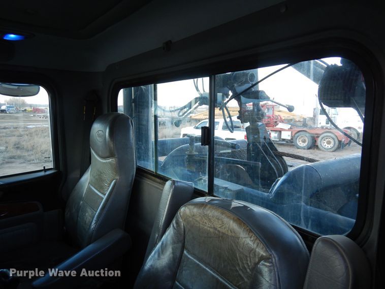 image for item DN6302 2010 Peterbilt  389 winch truck