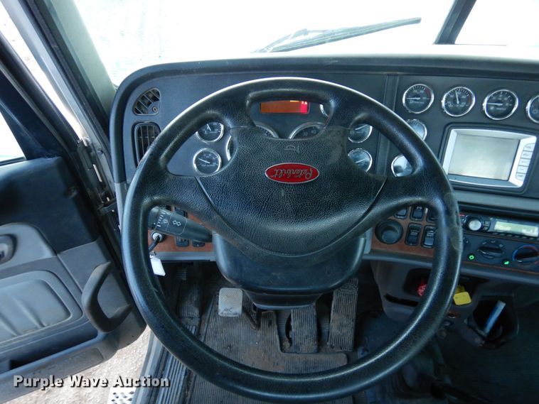 image for item DN6302 2010 Peterbilt  389 winch truck