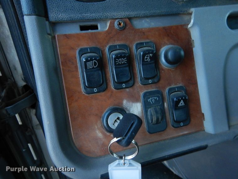 image for item DN6302 2010 Peterbilt  389 winch truck