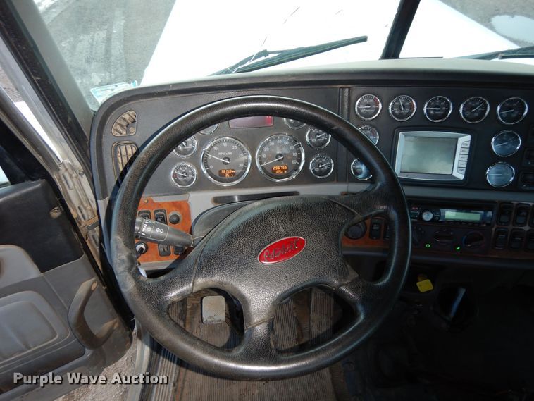 image for item DN6302 2010 Peterbilt  389 winch truck