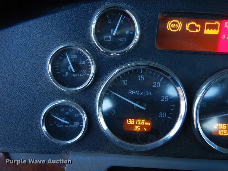 image for item DN6302 2010 Peterbilt  389 winch truck