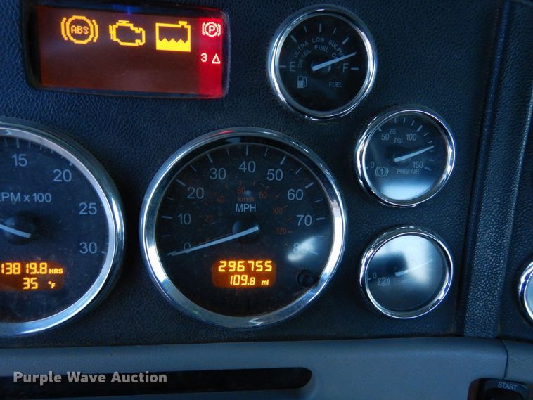 image for item DN6302 2010 Peterbilt  389 winch truck