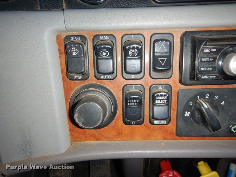 image for item DN6302 2010 Peterbilt  389 winch truck