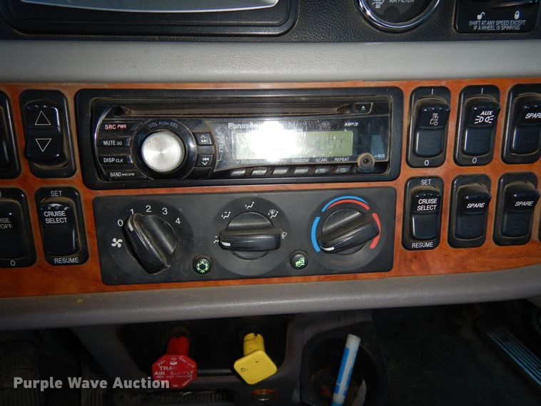 image for item DN6302 2010 Peterbilt  389 winch truck