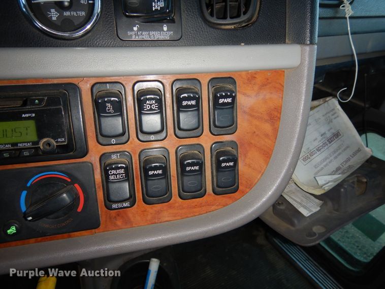 image for item DN6302 2010 Peterbilt  389 winch truck