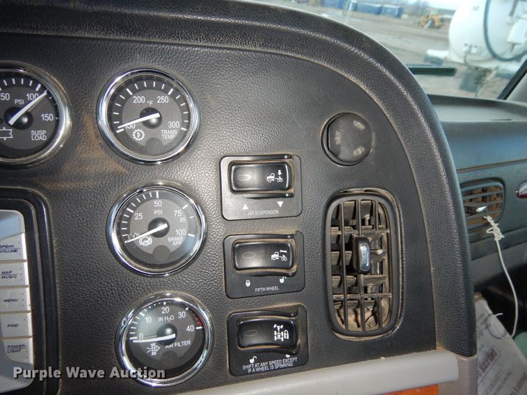 image for item DN6302 2010 Peterbilt  389 winch truck