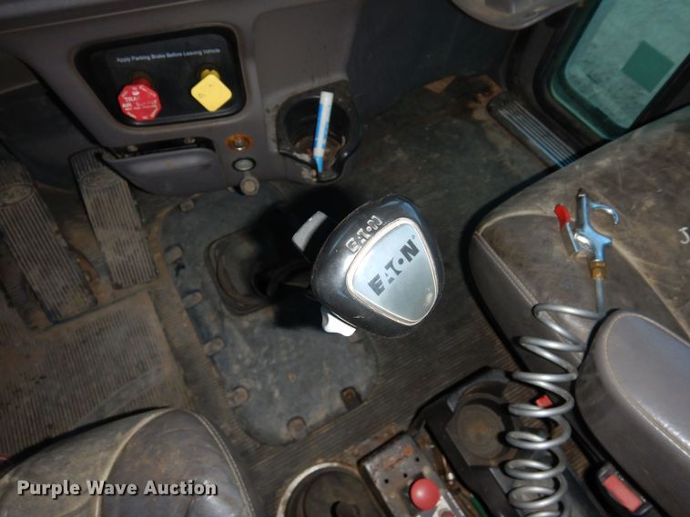 image for item DN6302 2010 Peterbilt  389 winch truck