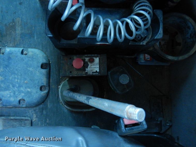 image for item DN6302 2010 Peterbilt  389 winch truck