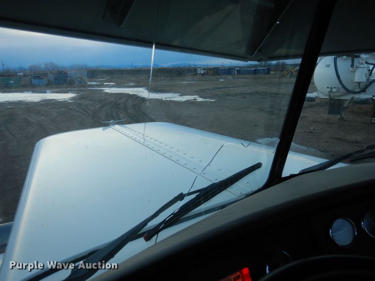 image for item DN6302 2010 Peterbilt  389 winch truck