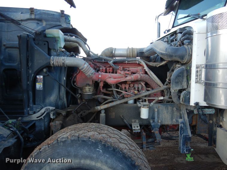 image for item DN6302 2010 Peterbilt  389 winch truck