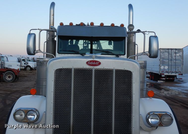 image for item DN6302 2010 Peterbilt  389 winch truck